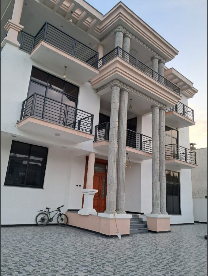 🏡 Elegant G+2 Home for Sale in Ayat – Prime Residential Location!