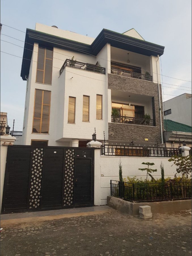 🏡 Urgent House Sale – Spacious Home in Semit!