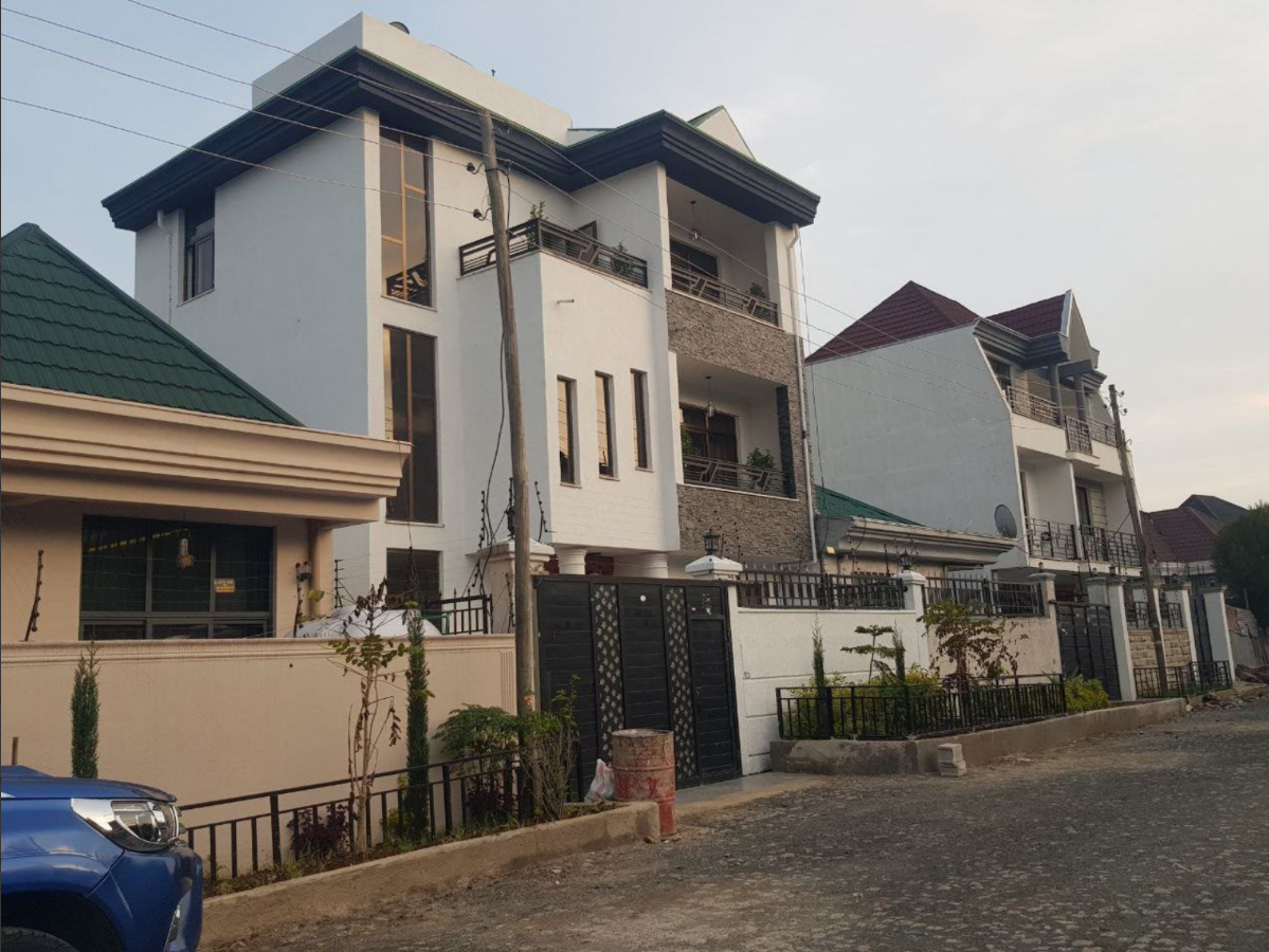 🏡 Urgent House Sale – Spacious Home in Semit!