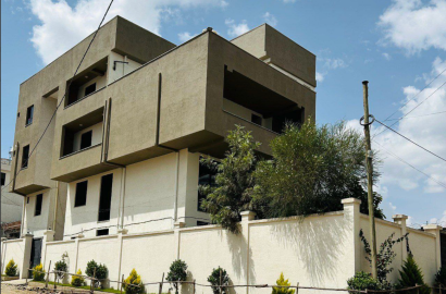 🏡 Urgent Sale – Income-Generating G+3 Property in Bole Bulbula!