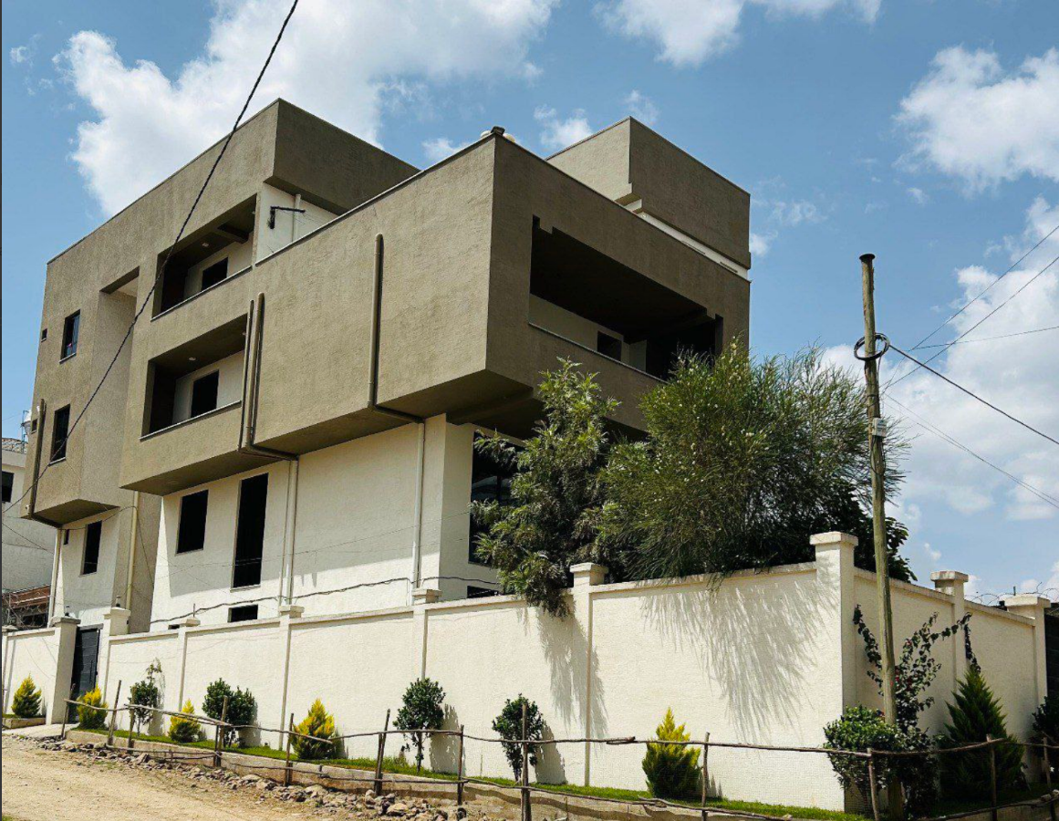 🏡 Urgent Sale – Income-Generating G+3 Property in Bole Bulbula!
