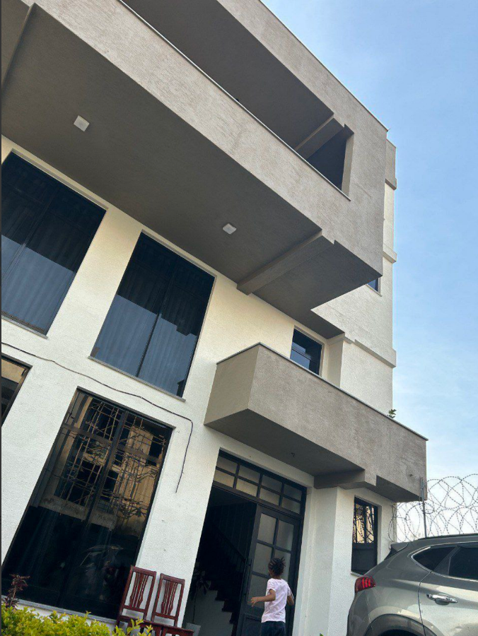 🏡 Urgent Sale – Income-Generating G+3 Property in Bole Bulbula!