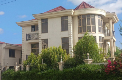 🚨 Urgent Sale – Ultra-Modern G+3 House in Ayat! 🚨