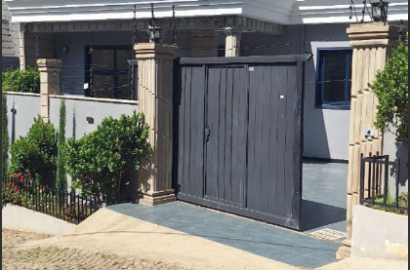 🏡 Urgent Sale – Modern Villa in Kotebe (Close to Main Road) 🏡